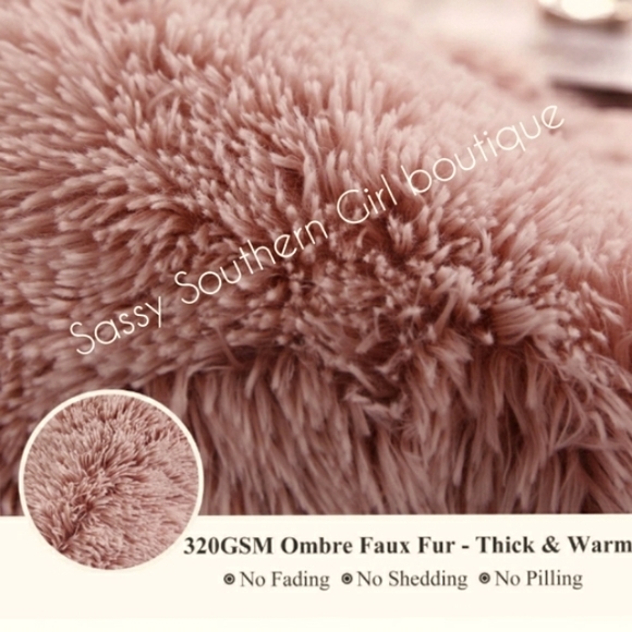 ⭐🆕Pink blush shaggy faux fur duvet set - Picture 4 of 11